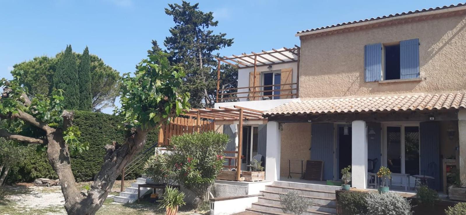 L'En Haut Aramon Extérieur photo
